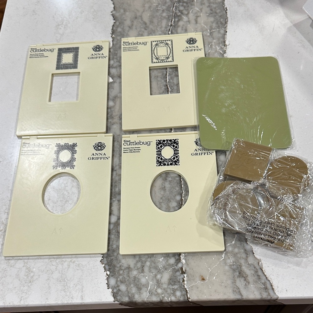 Anna Griffin Cuttlebug Die Set - Cream and Green